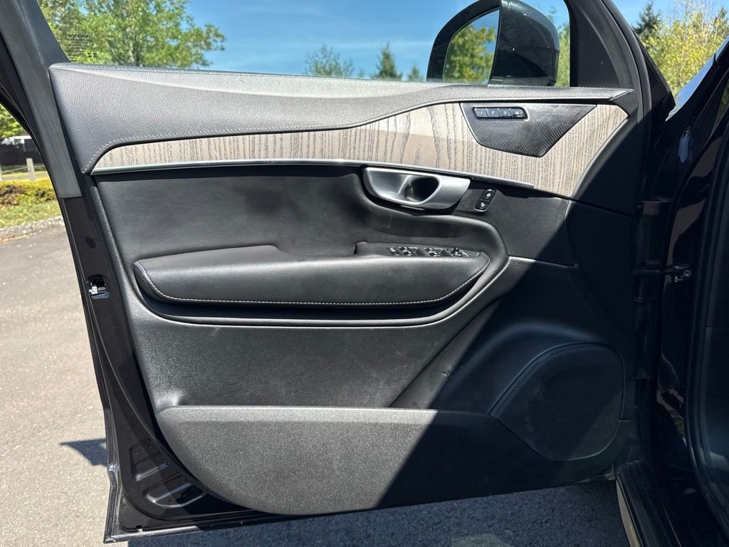 Used 2024 Onyx Black Metallic Volvo Ultimate image 19