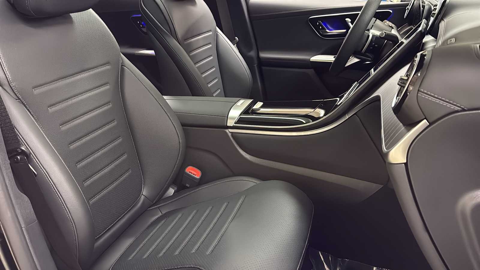New 2026 Black Mercedes-Benz GLC 300 image 33