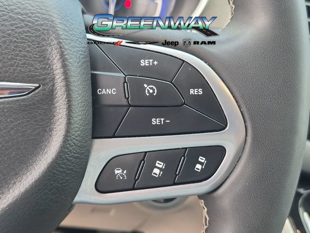 Used 2023 Brilliant Black Crystal Pearlcoat Chrysler Touring L image 20