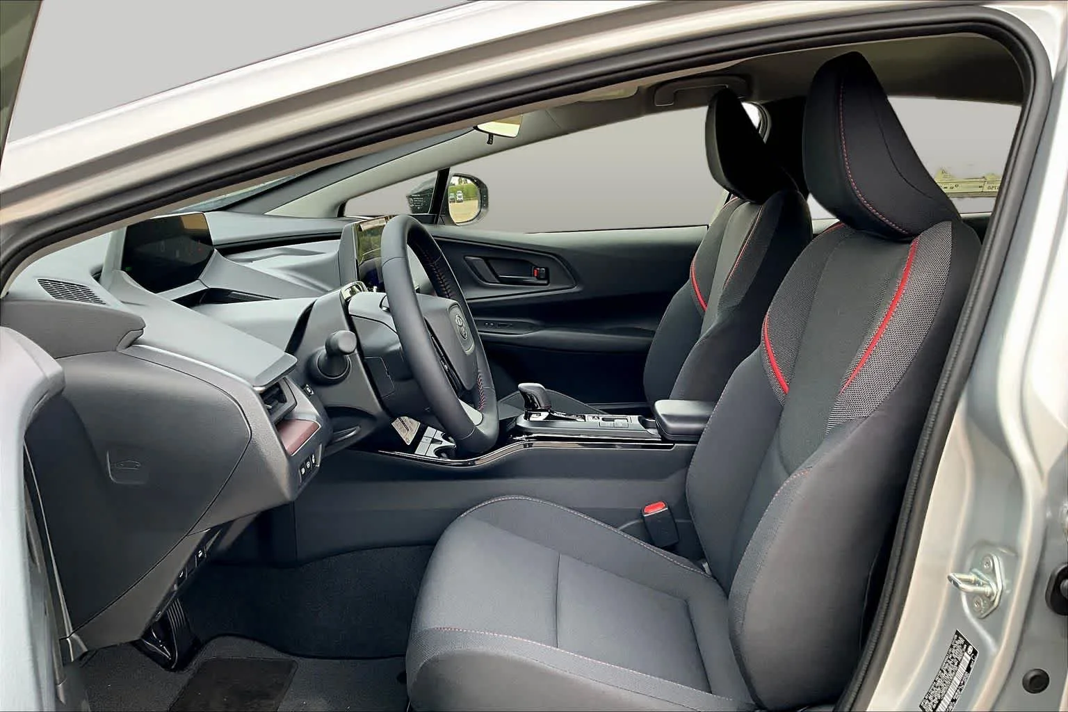 2026 Toyota Prius Plug-in Hybrid SE - Photo 9