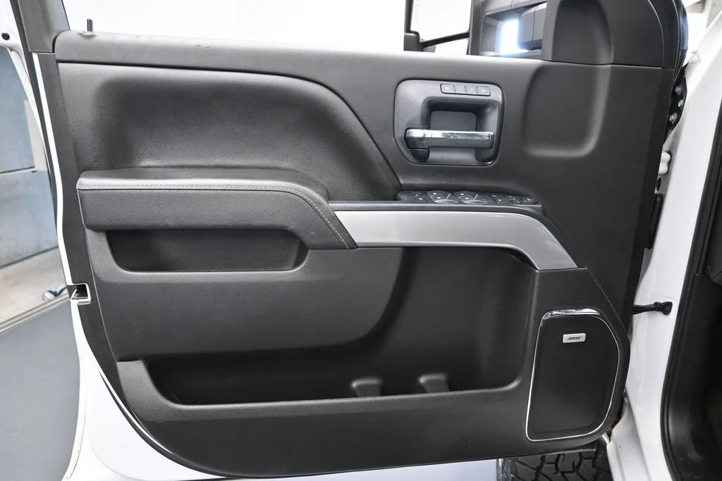 Used 2018 Summit White Chevrolet LTZ image 14