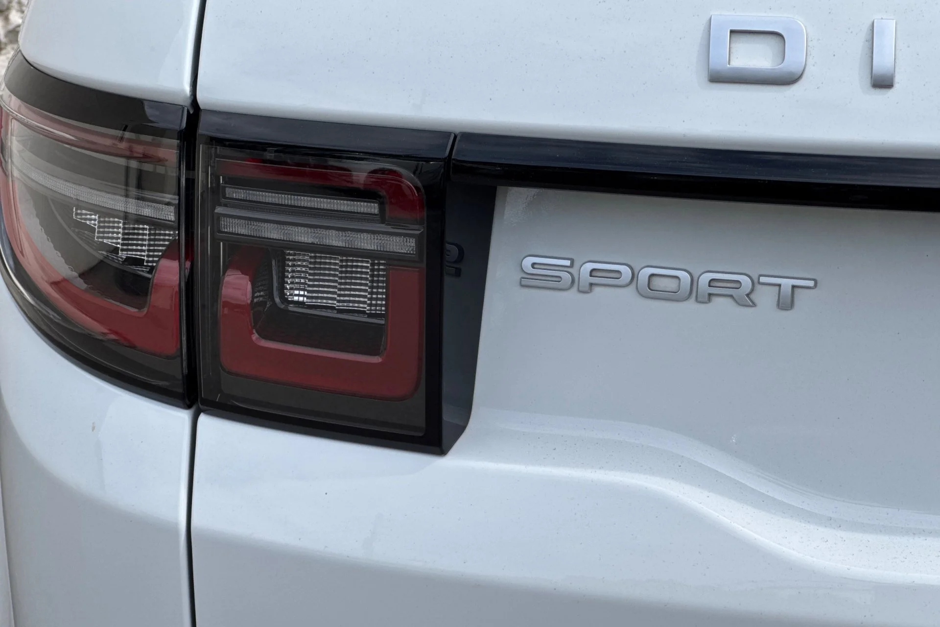 Used 2023 White Land Rover SE image 12