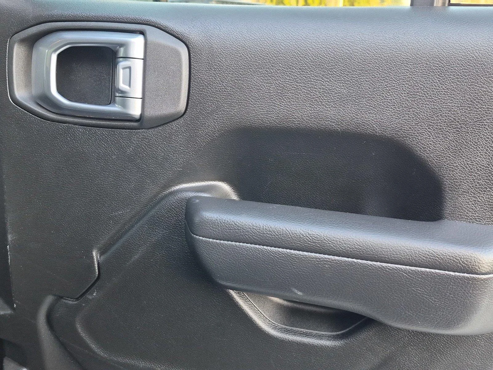 Certified Used 2025 Black Clearcoat Jeep Rubicon image 9