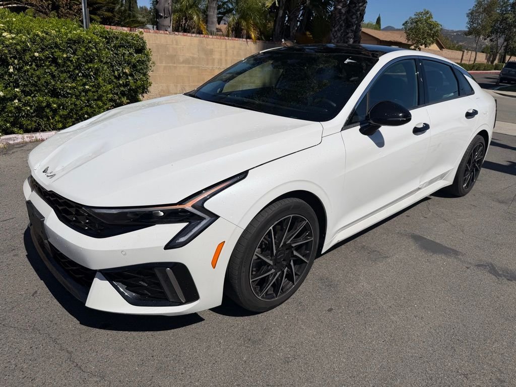 Used 2025 White Kia GT-Line Premium image 2