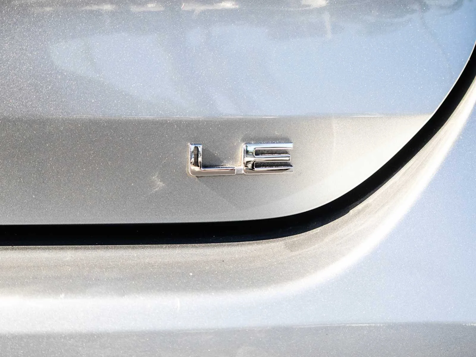 Used 2022 Silver Toyota LE image 10
