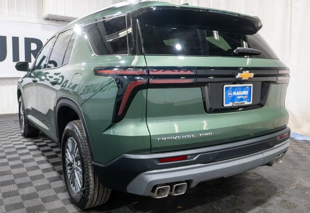 2027 Chevrolet Traverse LT - Photo 7