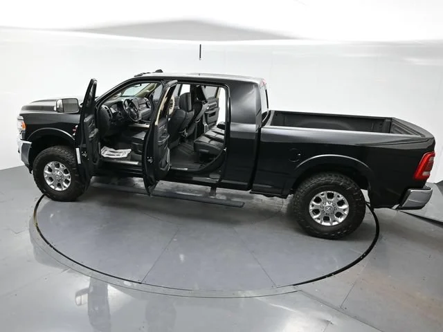 Used 2022 Diamond Black Crystal Pearlcoat Ram Laramie image 38