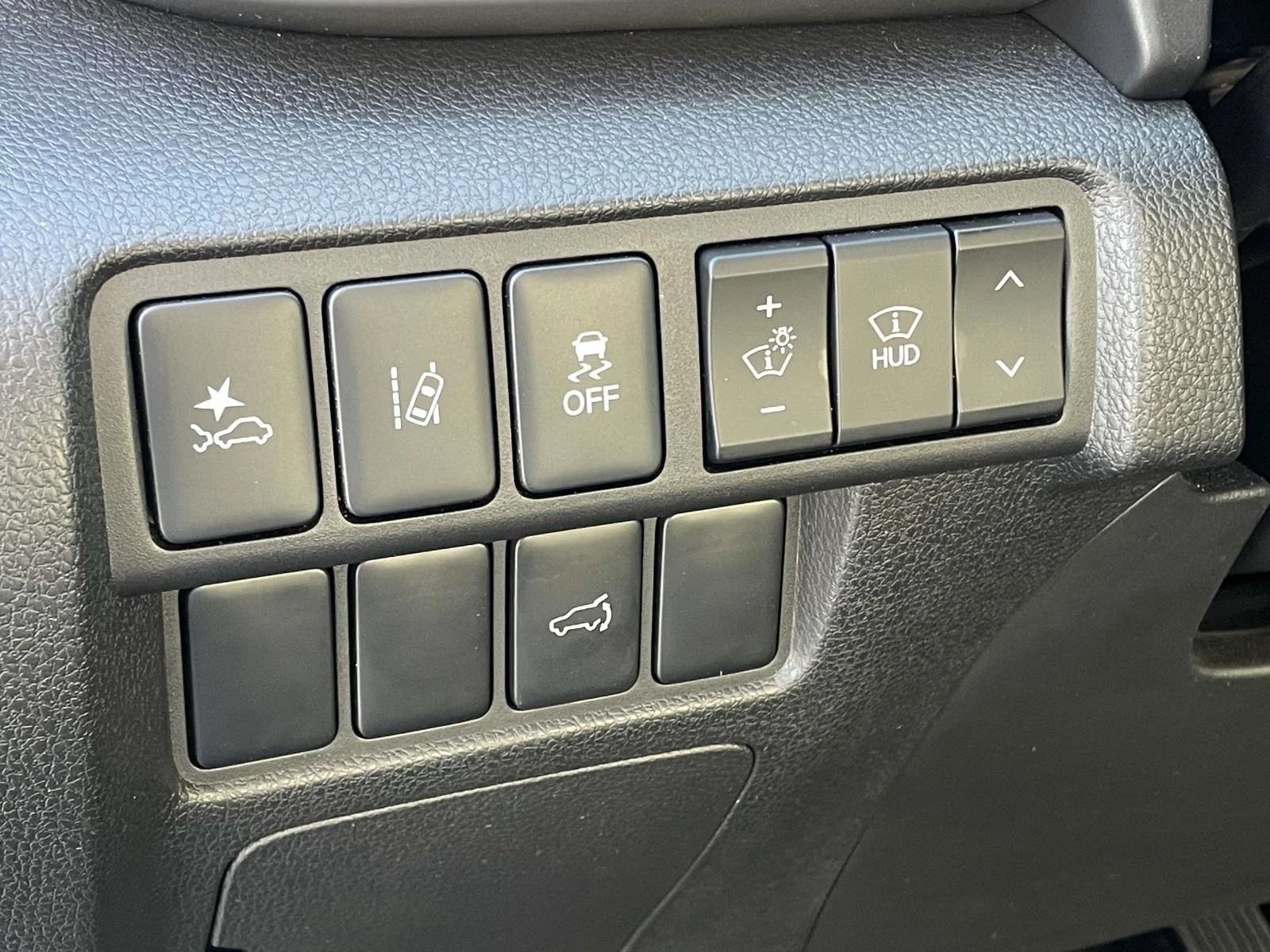 Used 2024 Mercury Gray Metallic Mitsubishi SEL image 9
