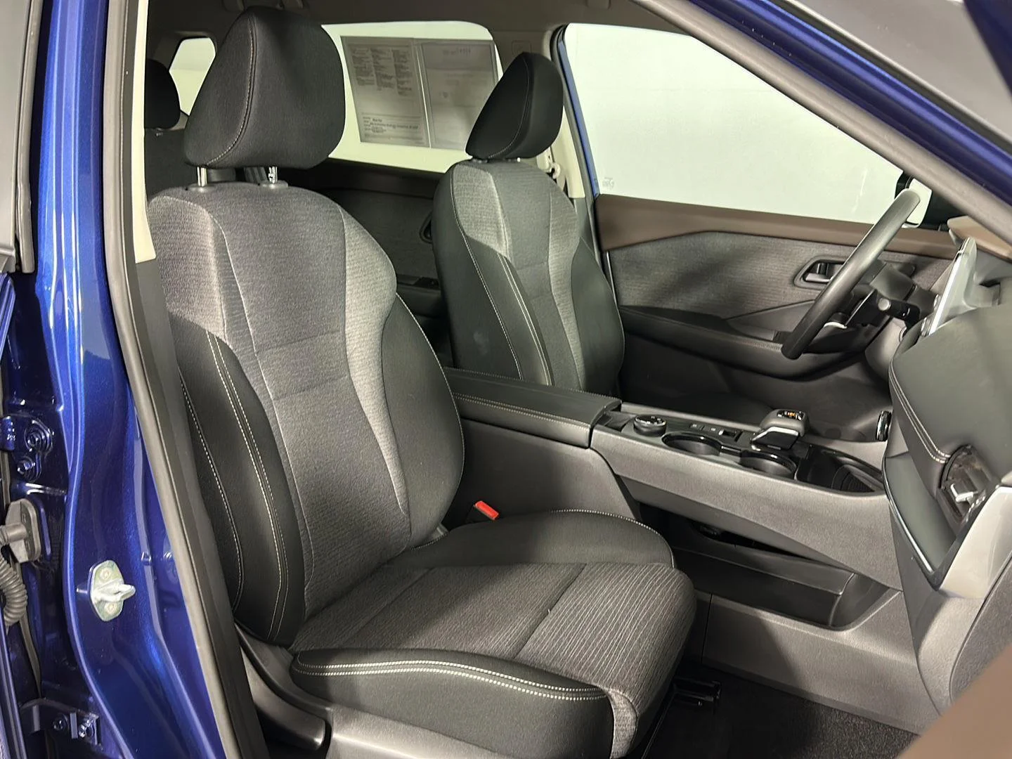 Used 2022 Caspian Blue Metallic Nissan S image 12