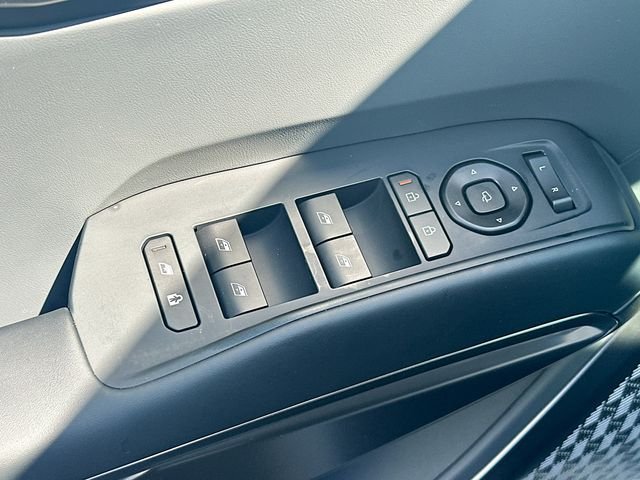New 2026 Glacial White Kia Wind AWD image 18