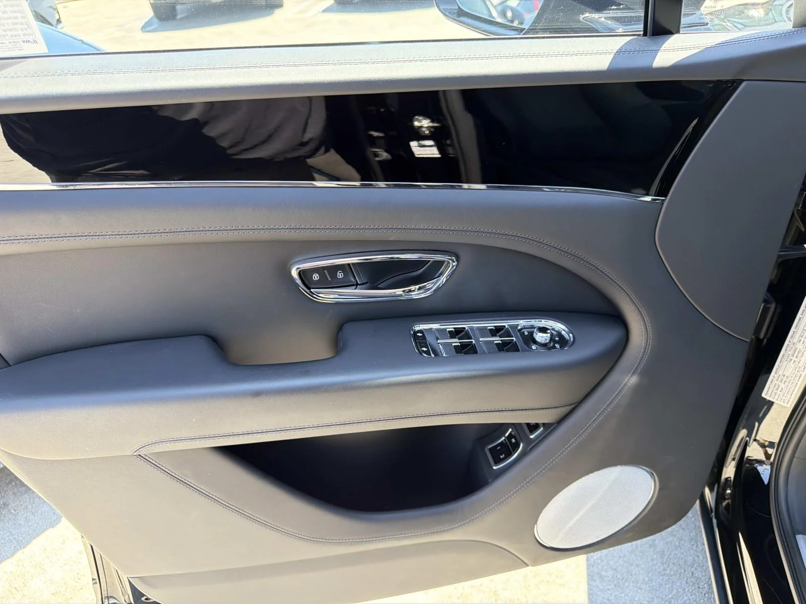 2024 Bentley Bentayga - Photo 14
