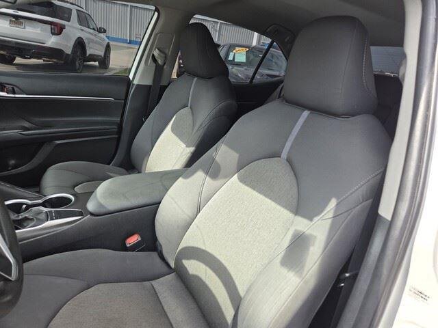 Used 2023 Ice Cap Toyota LE image 11