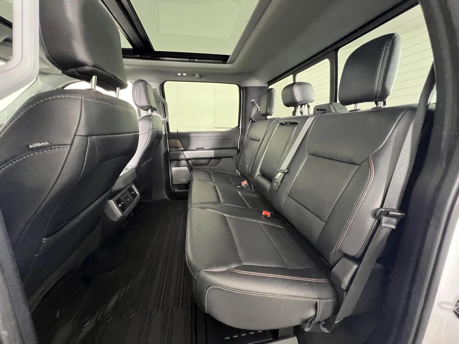 Used 2024 Oxford White Ford Lariat image 24