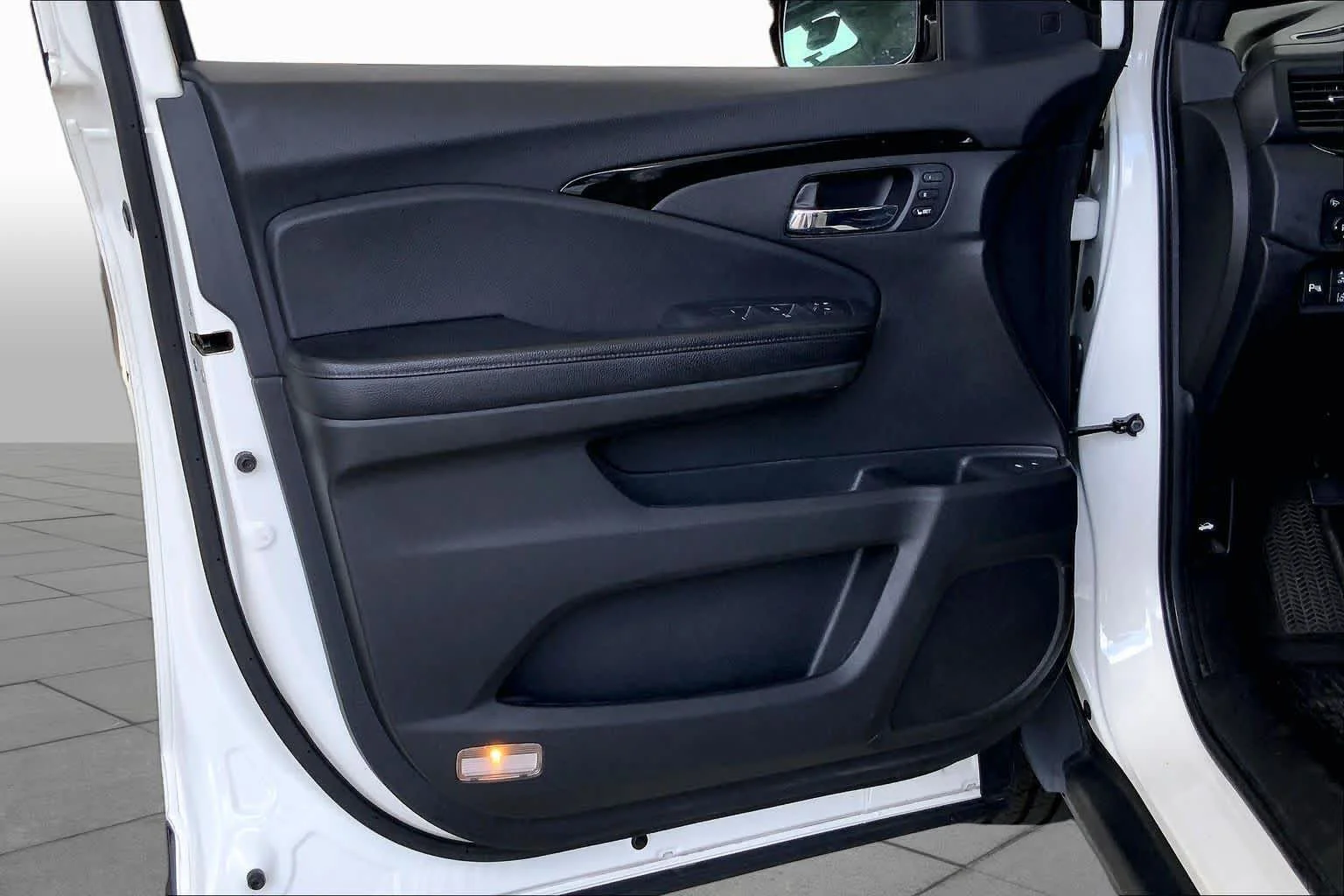 Used 2019 White Diamond Pearl Honda Elite image 21