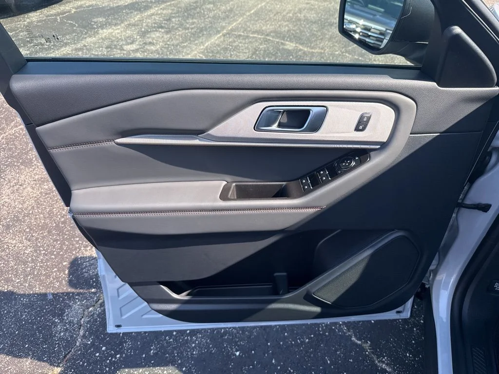 New 2026 Space White Metallic Ford Active image 31