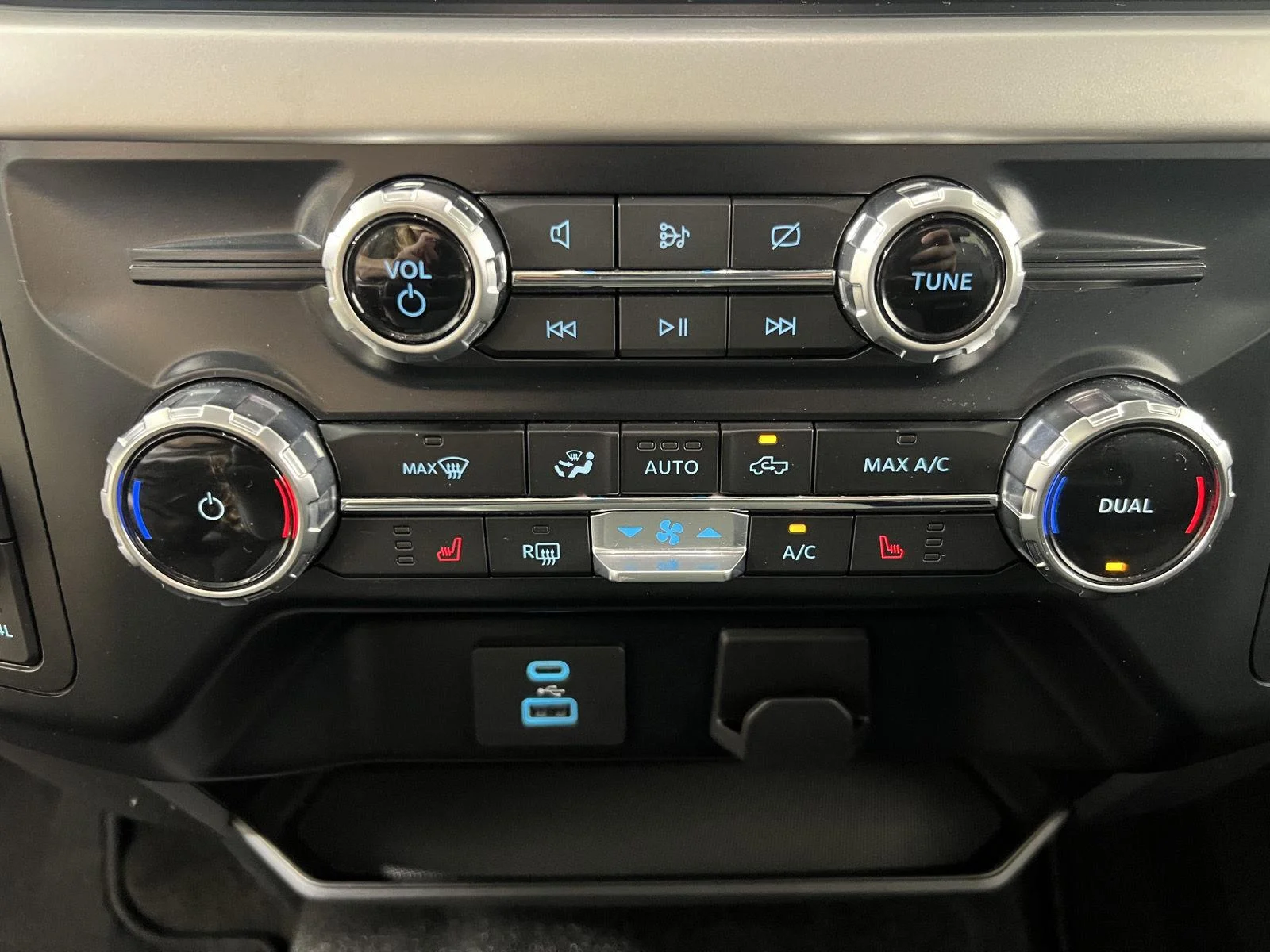 Used 2023 Carbonized Gray Ford XLT image 18