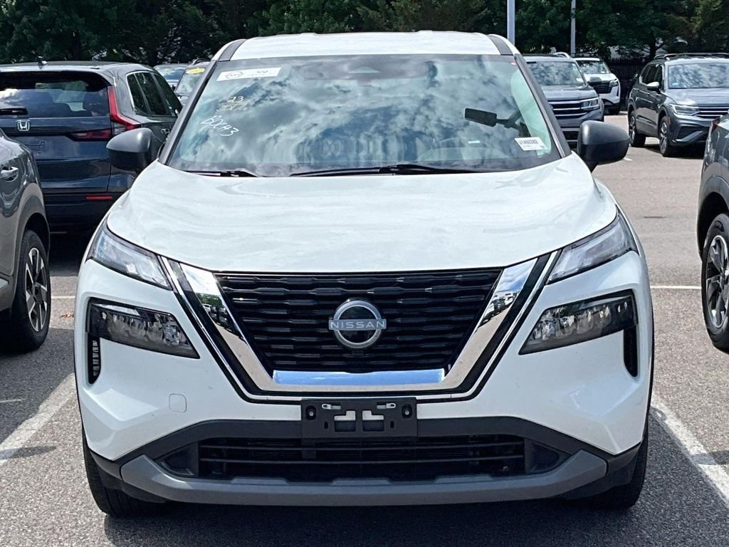 Used 2023 White Nissan S image 2