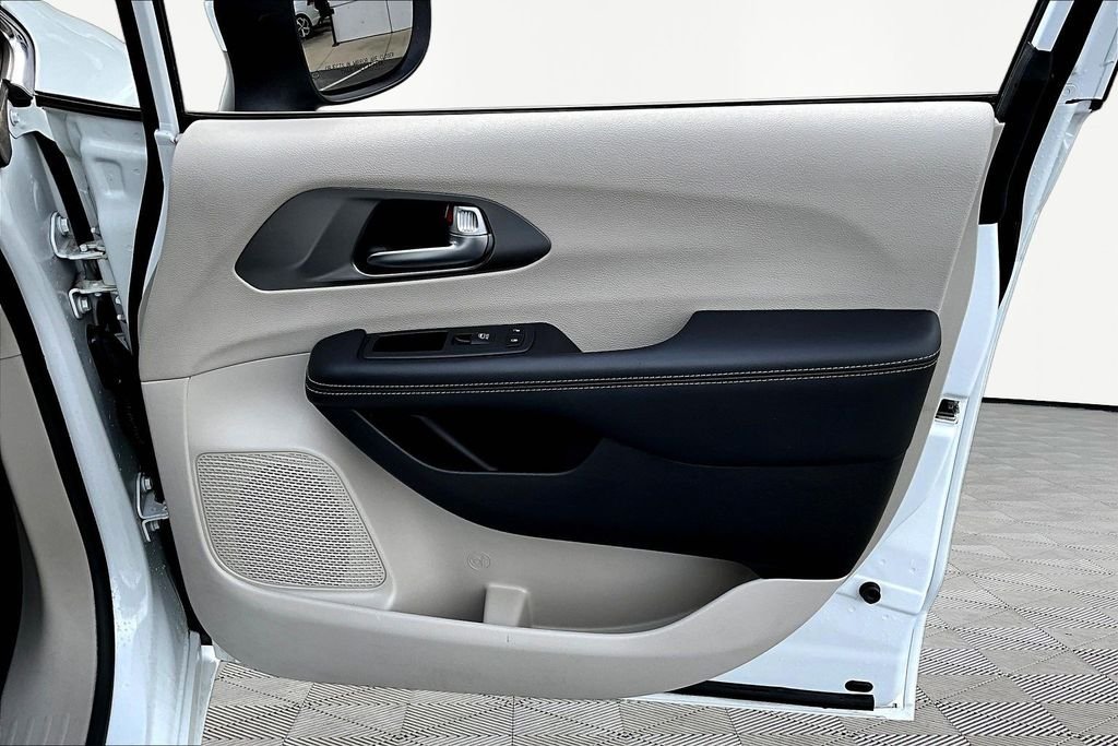 Used 2023 White Chrysler Touring L image 28