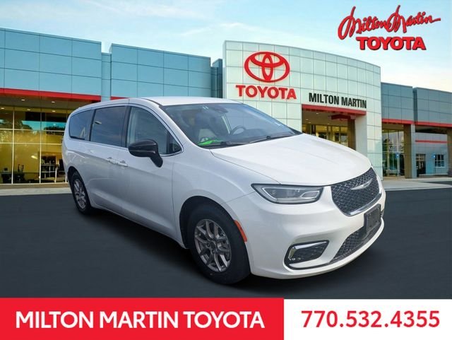 2024 Chrysler Pacifica Touring L's photo