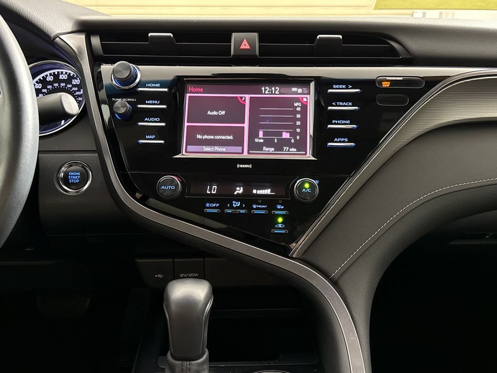2020 Toyota Camry SE - Photo 17