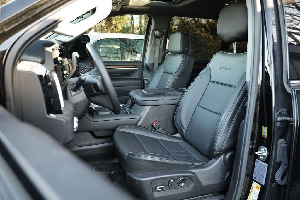 Used 2025 Black GMC Denali image 9