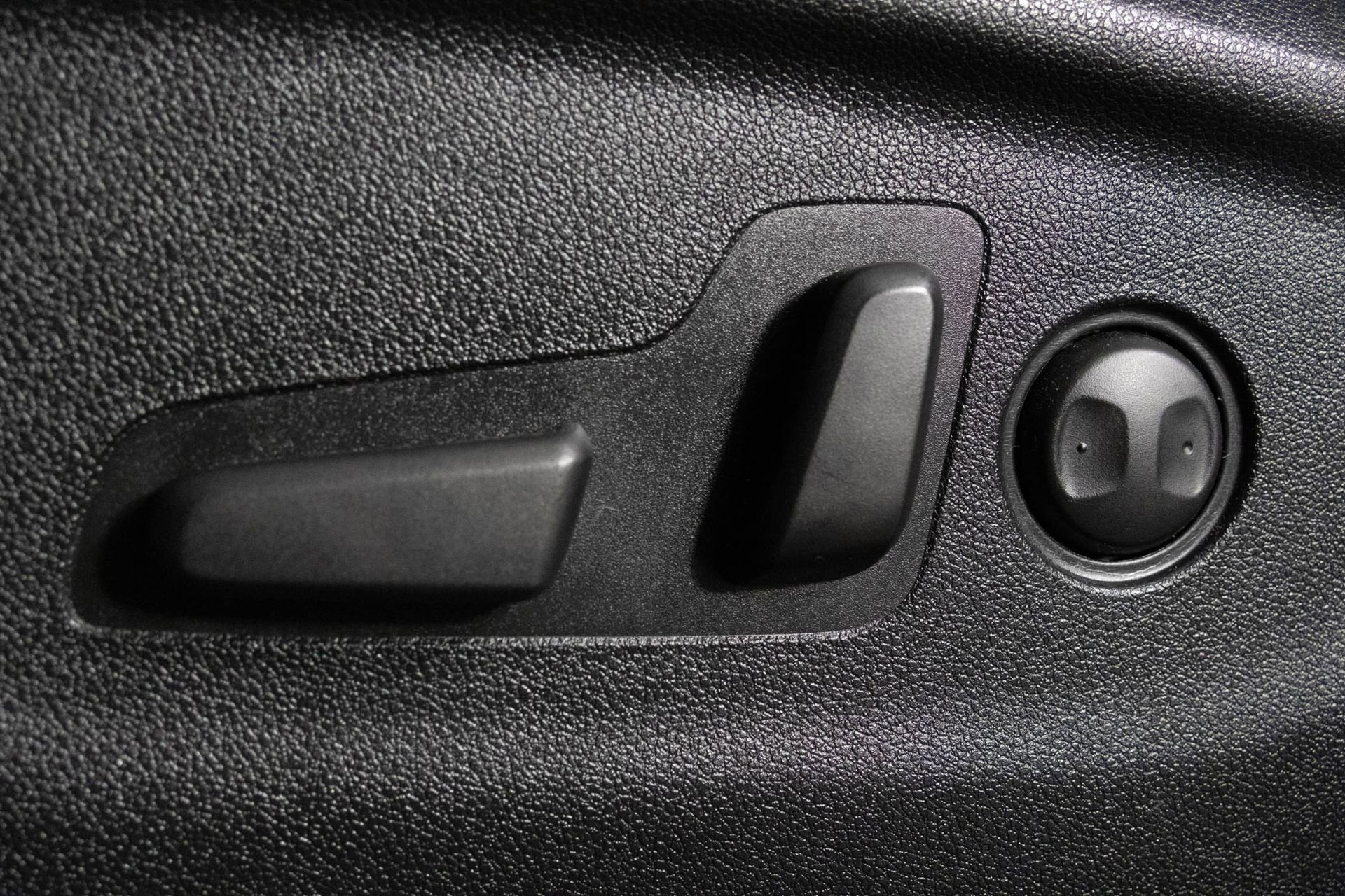 2019 KIA SORENTO - Image 18