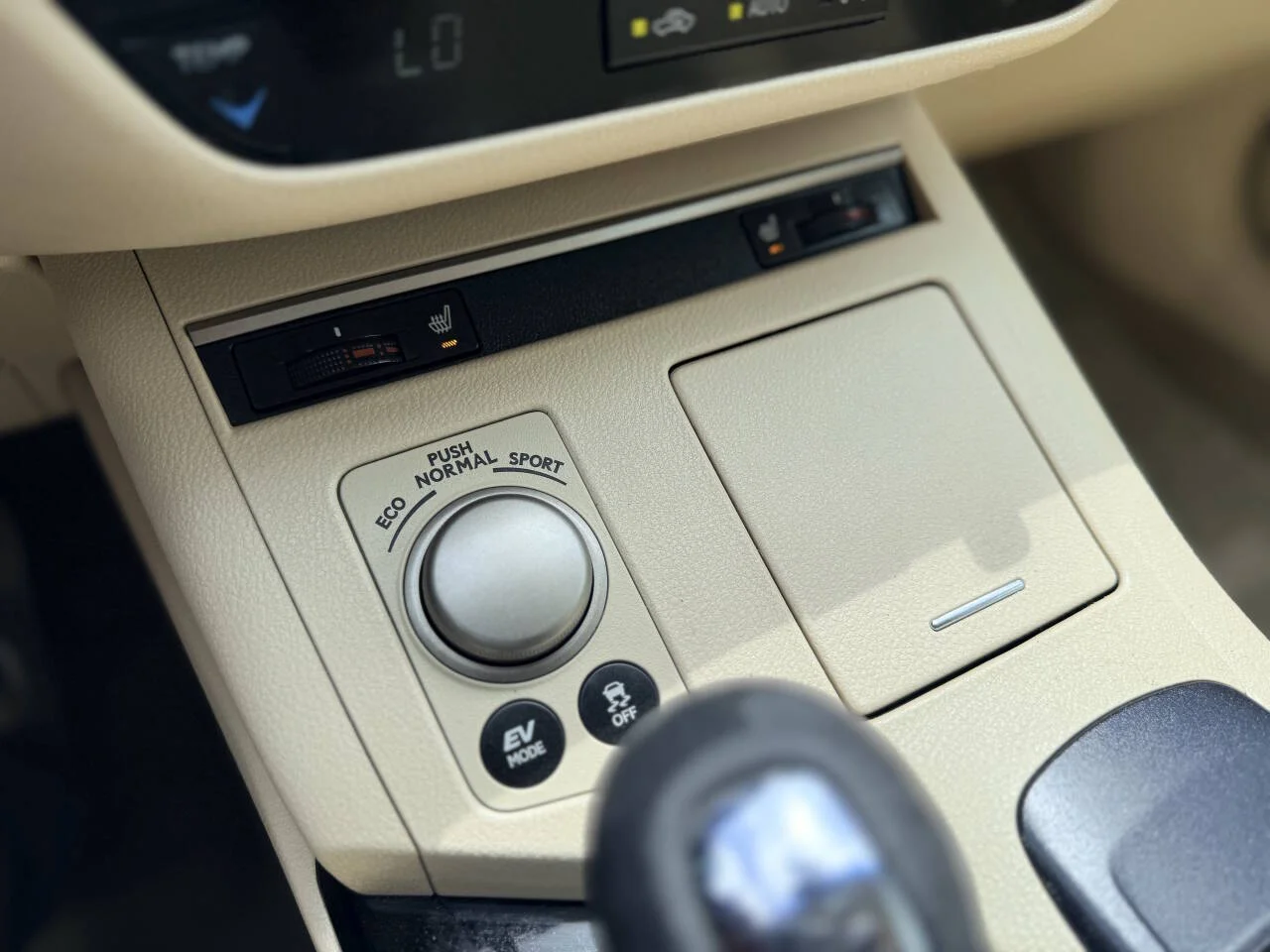 Used 2013 Gray Lexus Base 4dr Sedan image 24