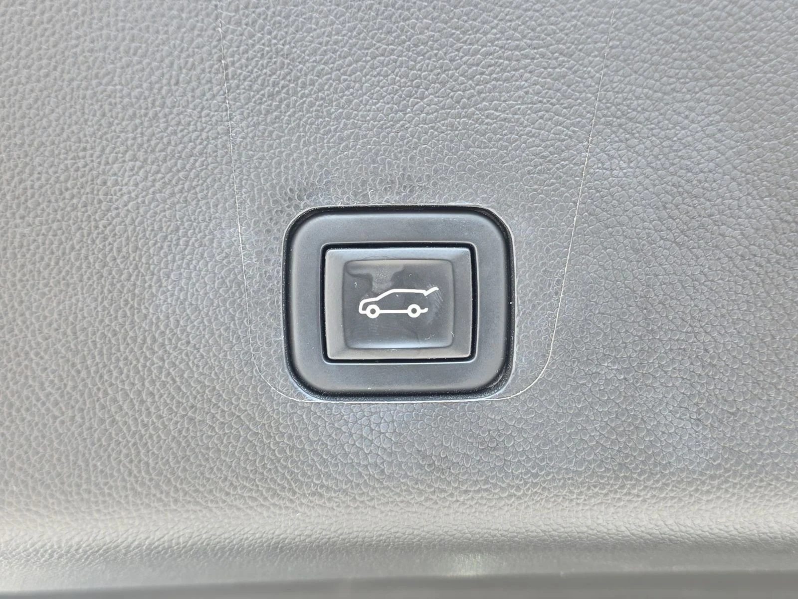 Used 2022 Beige Chevrolet Premier image 28