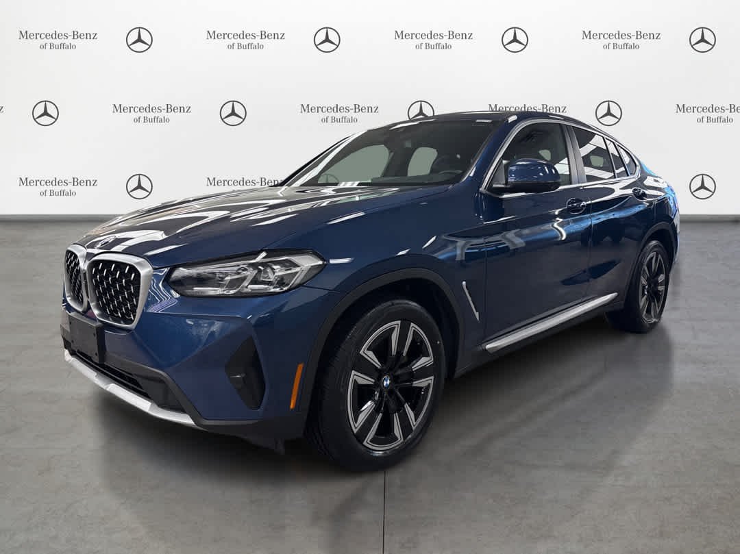 2022 BMW X4 xDrive30i's photo