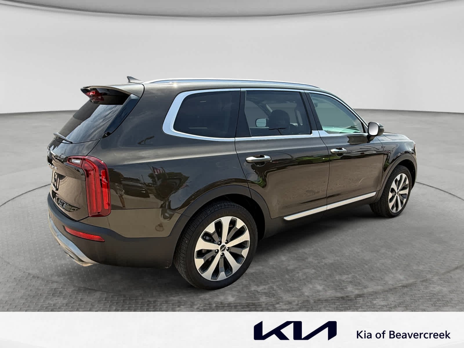 Used 2022 Dark Moss Kia S image 5