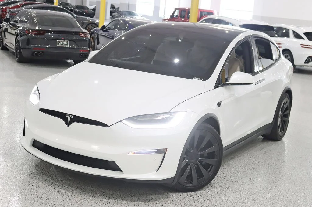 Used 2022  Tesla Plaid image 5