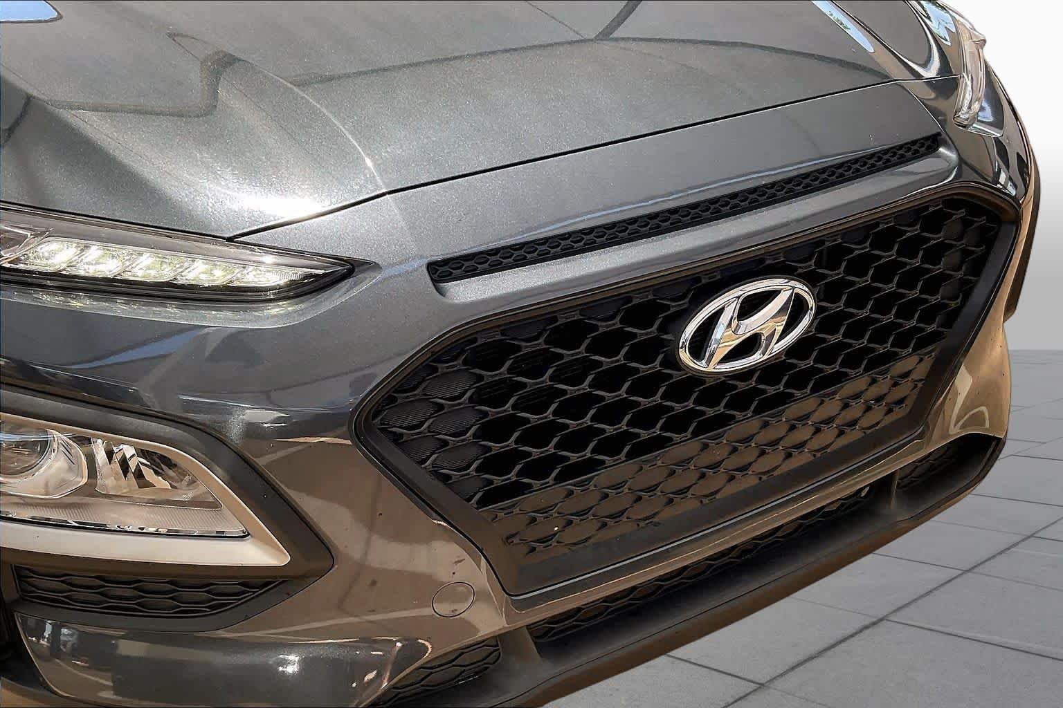 Used 2021 Thunder Gray Hyundai SE image 28