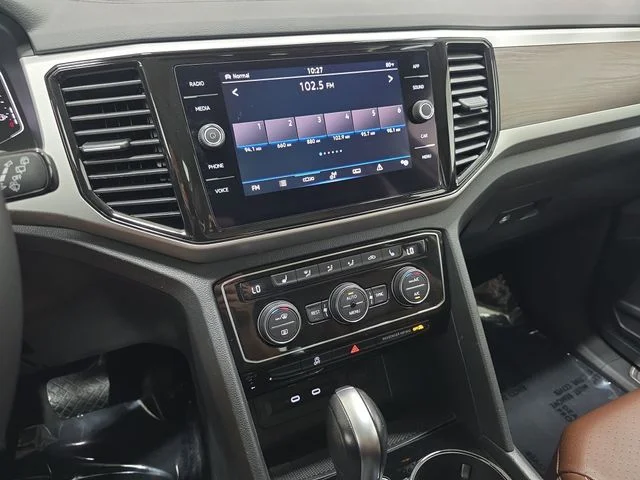 Used 2022 White Volkswagen 2.0T SE w/Technology image 20