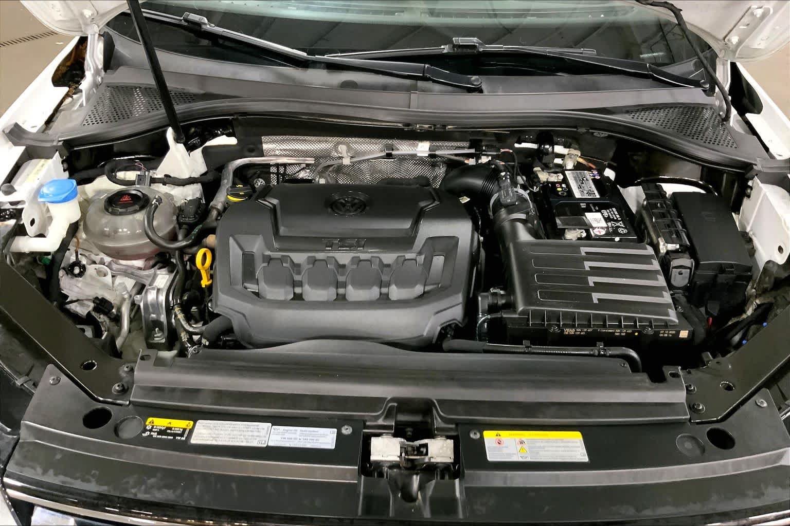 Used 2021  Volkswagen SE image 32