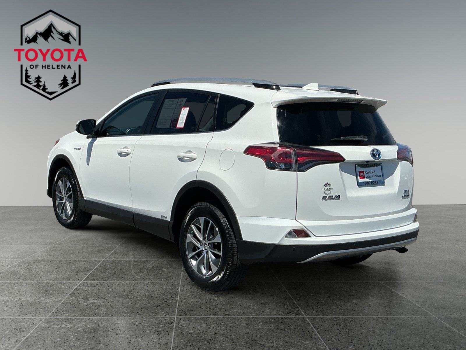 Certified Used 2018 SUPER_WHITE Toyota Hybrid XLE image 3