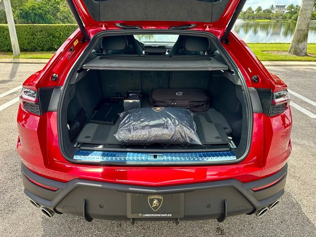 New 2026 Rosso Efesto Metallic Lamborghini SE image 18
