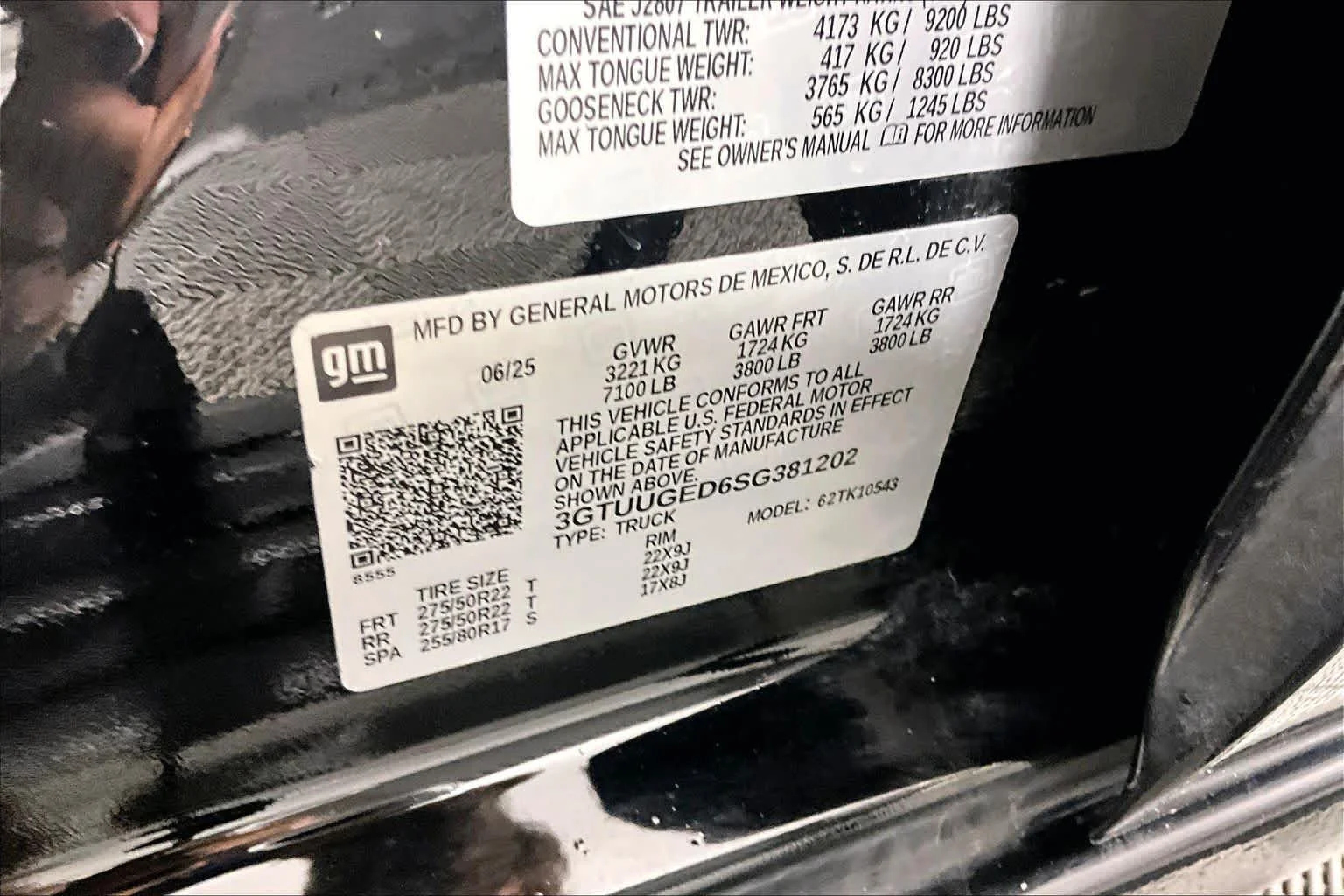 Used 2025 Onyx Black GMC Denali image 36