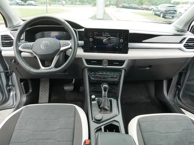 Certified Used 2025 Silver Volkswagen 1.5T SE image 22