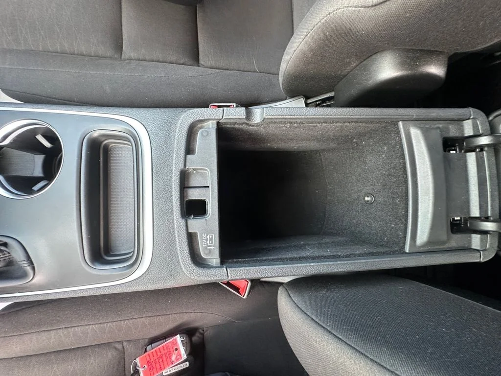 Used 2019 Silver Dodge SXT image 11