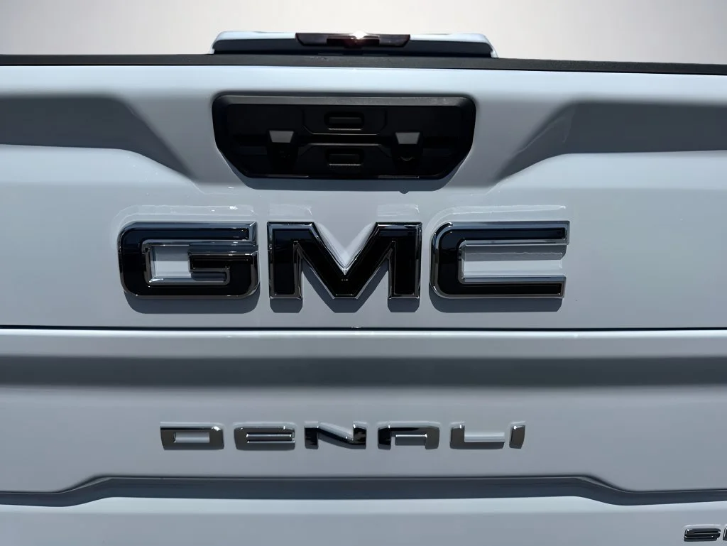 New 2026 Glacier White Tricoat GMC Denali Ultimate image 37