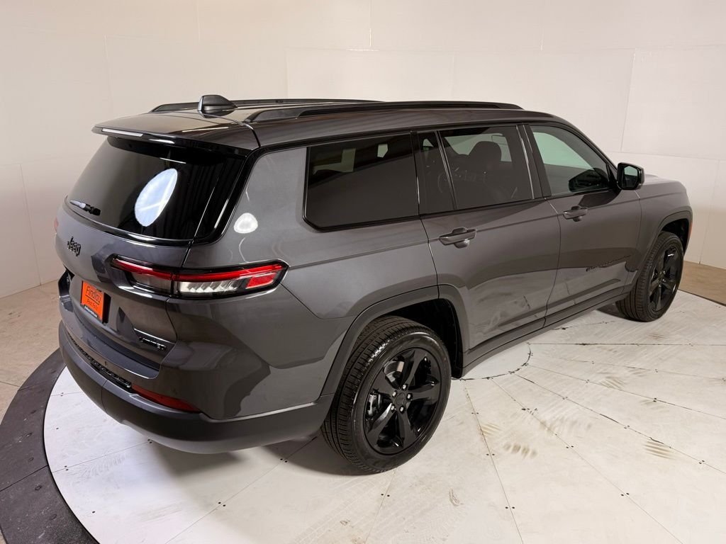 New 2025 Baltic Gray Metallic Clear-Coat Exterior Paint Jeep Limited image 7