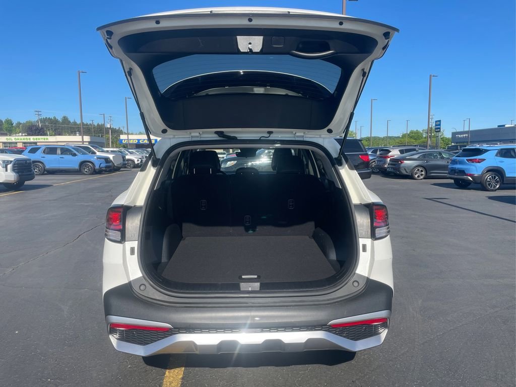 Used 2025 Snow White Pearl Kia EX image 21