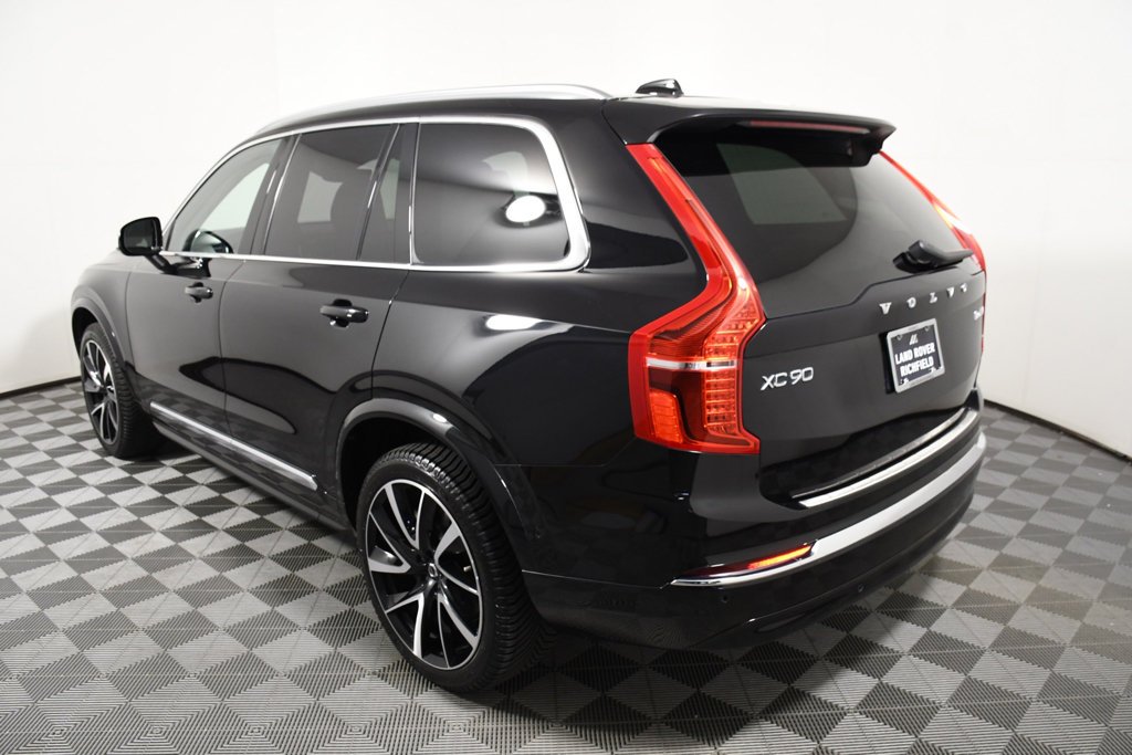 Used 2023 Onyx Black Metallic Volvo B6 Plus 7-Seater image 4