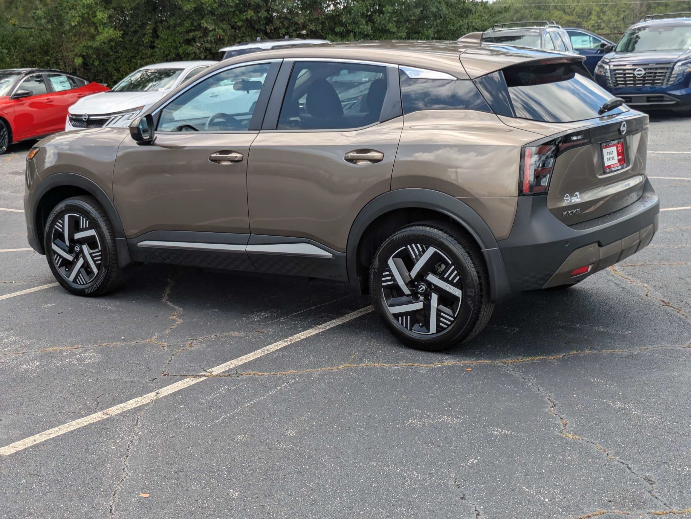 Used 2025 Brown Nissan SV image 5