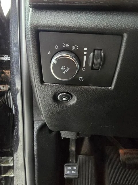 Used 2015 Black Jeep Laredo image 18