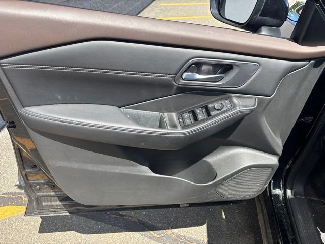 Used 2023 Super Black Nissan SV image 14