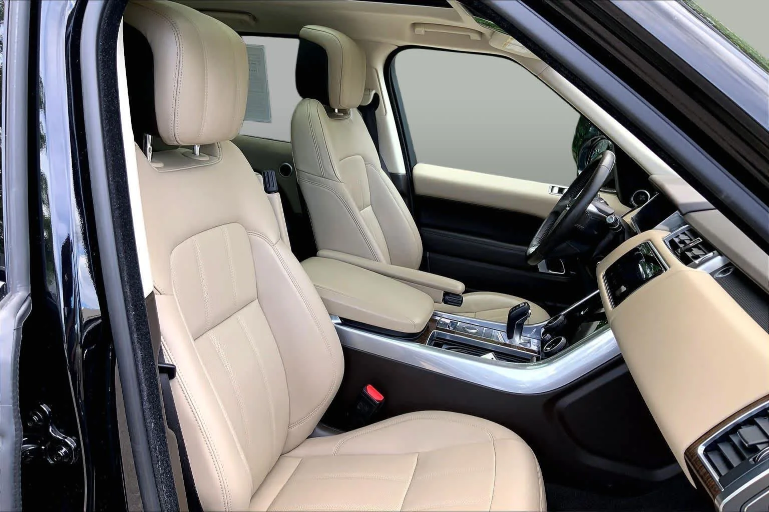 Used 2018 Narvik Black Land Rover HSE image 8