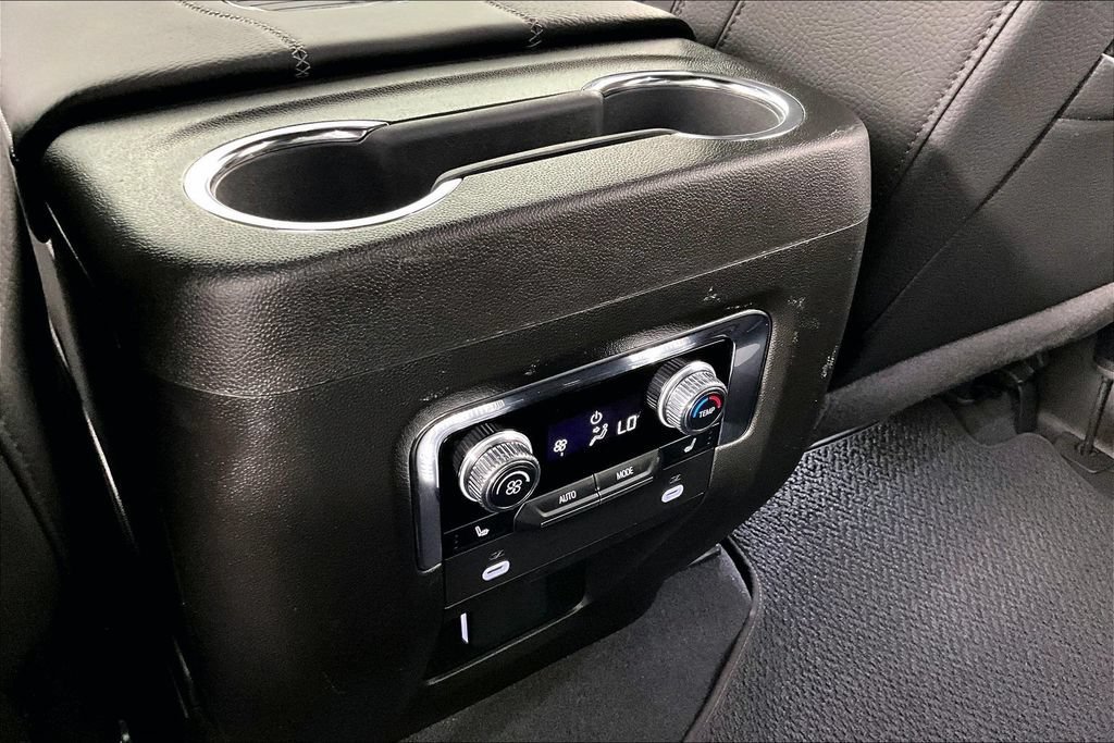 2024 GMC Yukon Denali - Photo 9