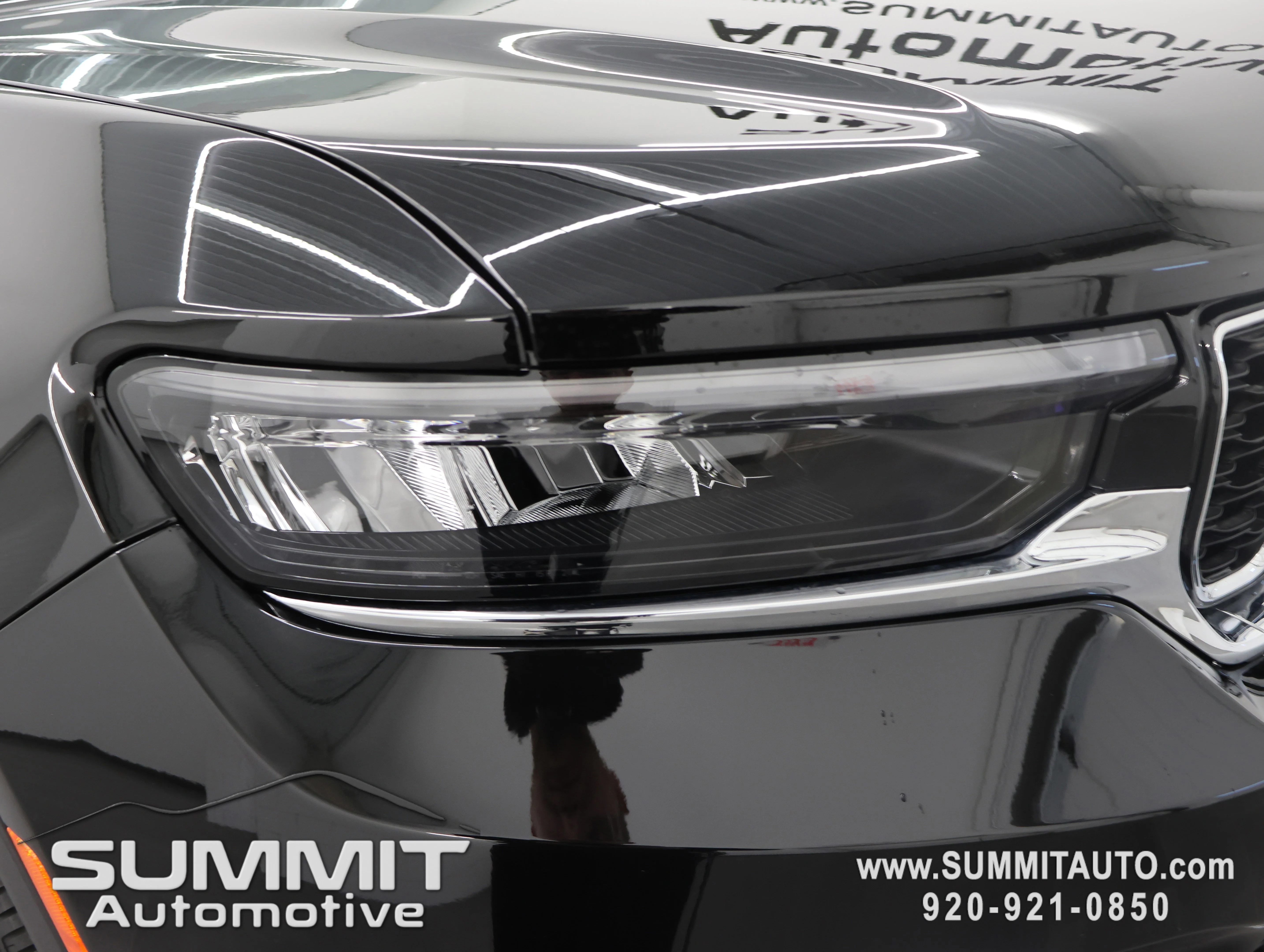 New 2025 Diamond Black Crystal Pearl-Coat Exterior Paint Jeep Limited image 26