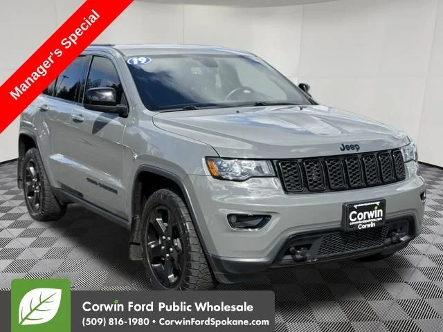 Used 2019 Sting Gray Clearcoat Jeep Laredo image 1